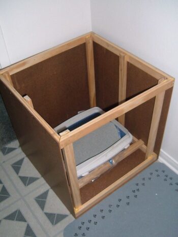 Open-topped box + one side open for holding litter box